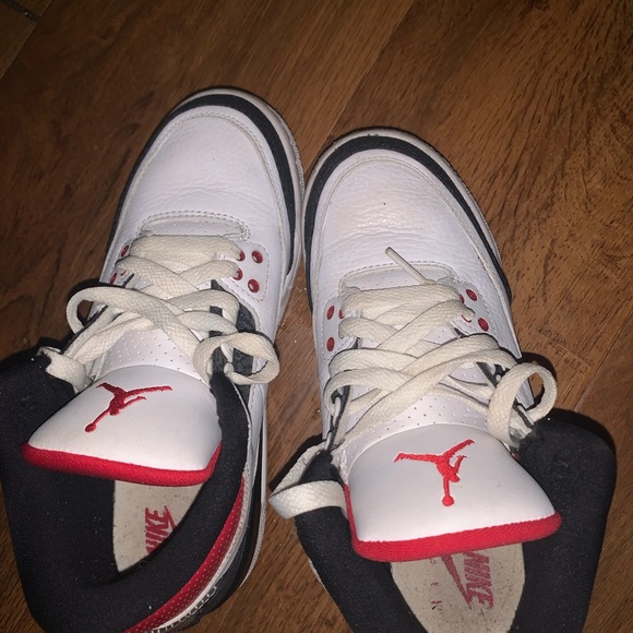 Jordan’s. Size 5 - Picture 9 of 10
